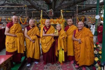 Bokar Yangsi Rinpoche Receives Barma Rabchung Vows at the Mahabodhi Stupa